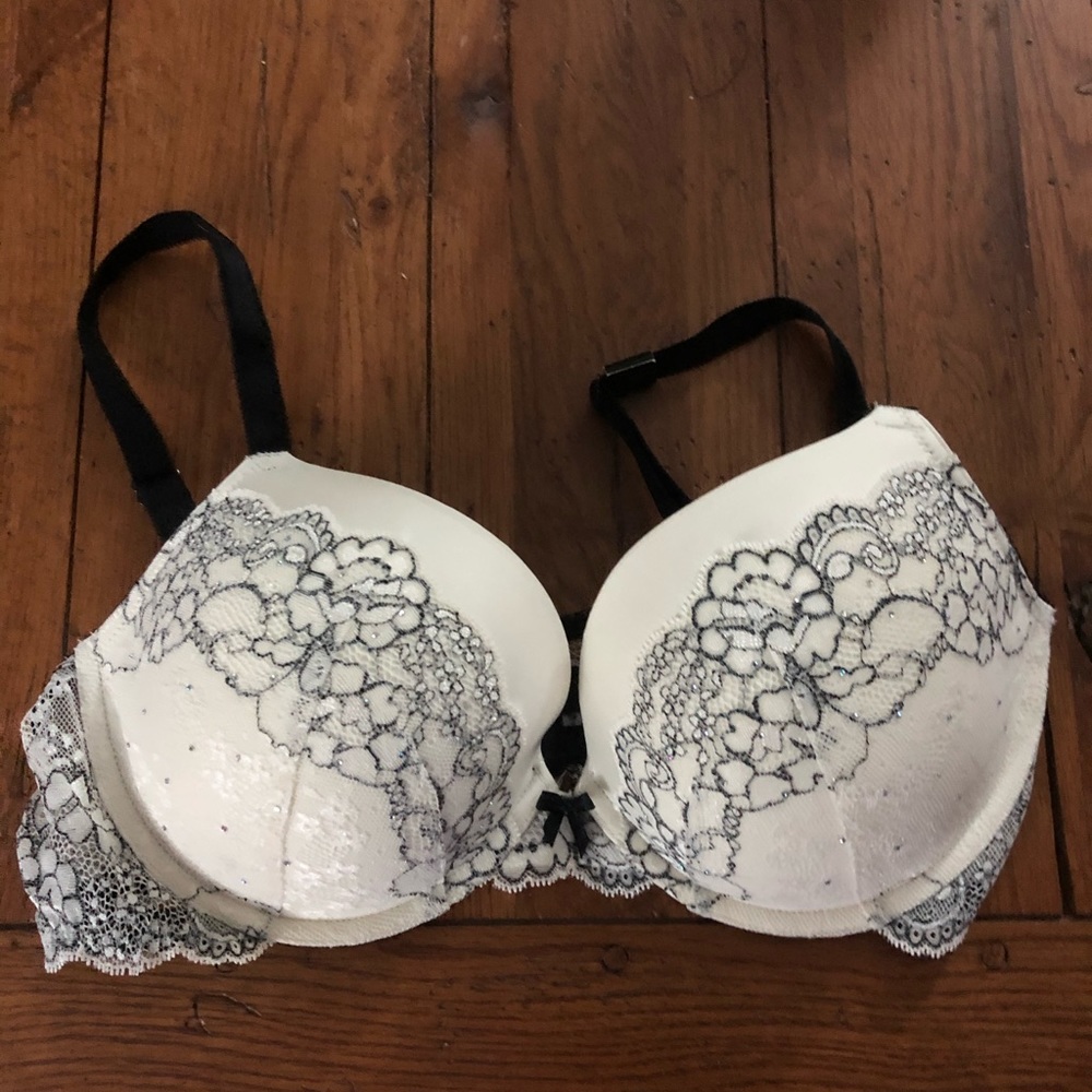 Victoria’s Secret Dream Angel push up bra. 38D